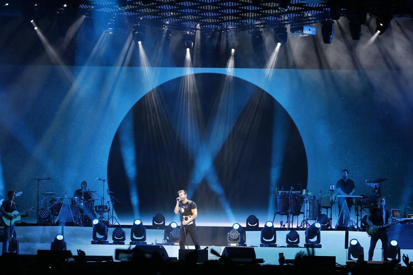 La esperada gira de regreso de Pablo Alborán, el tour 'Prometo', que ha supuesto el reencuentro con el público del artista malagueño, fue el lunes la principal atracción de la segunda jornada del festival Música en Grande 2018, en una noche en la que los miles de asistentes que se dieron cita en los Campos de El Malecón de Torrelavega disfrutaron también de la actuación de la joven Marta Soto.