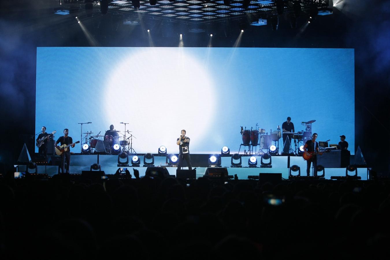 La esperada gira de regreso de Pablo Alborán, el tour 'Prometo', que ha supuesto el reencuentro con el público del artista malagueño, fue el lunes la principal atracción de la segunda jornada del festival Música en Grande 2018, en una noche en la que los miles de asistentes que se dieron cita en los Campos de El Malecón de Torrelavega disfrutaron también de la actuación de la joven Marta Soto.