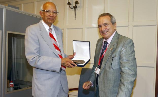 El profesor Rattan Lal recibe la Medalla de Honor de la UIMP