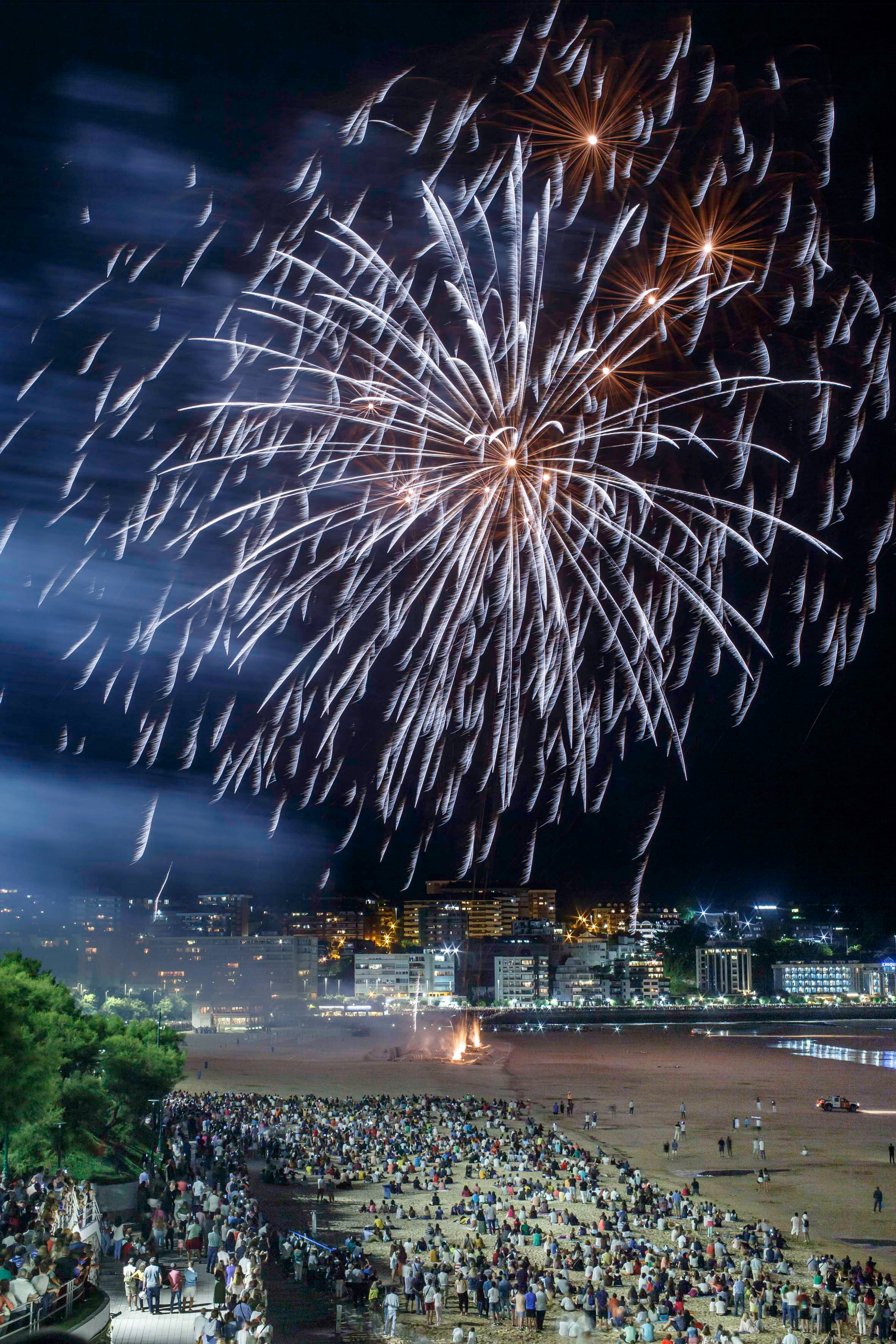 Fotos: El Sardinero se ilumina con los fuegos artificiales