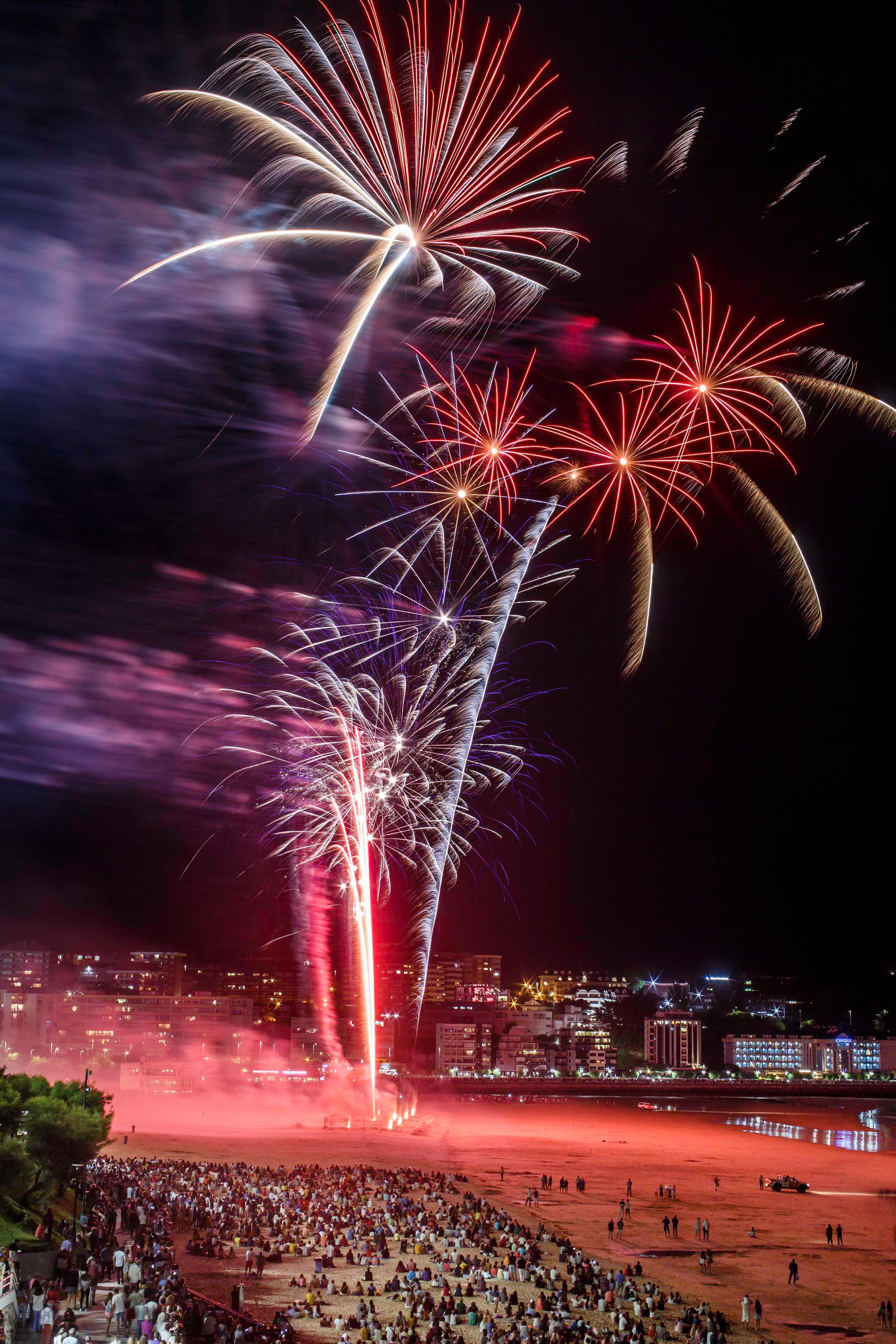 Fotos: El Sardinero se ilumina con los fuegos artificiales