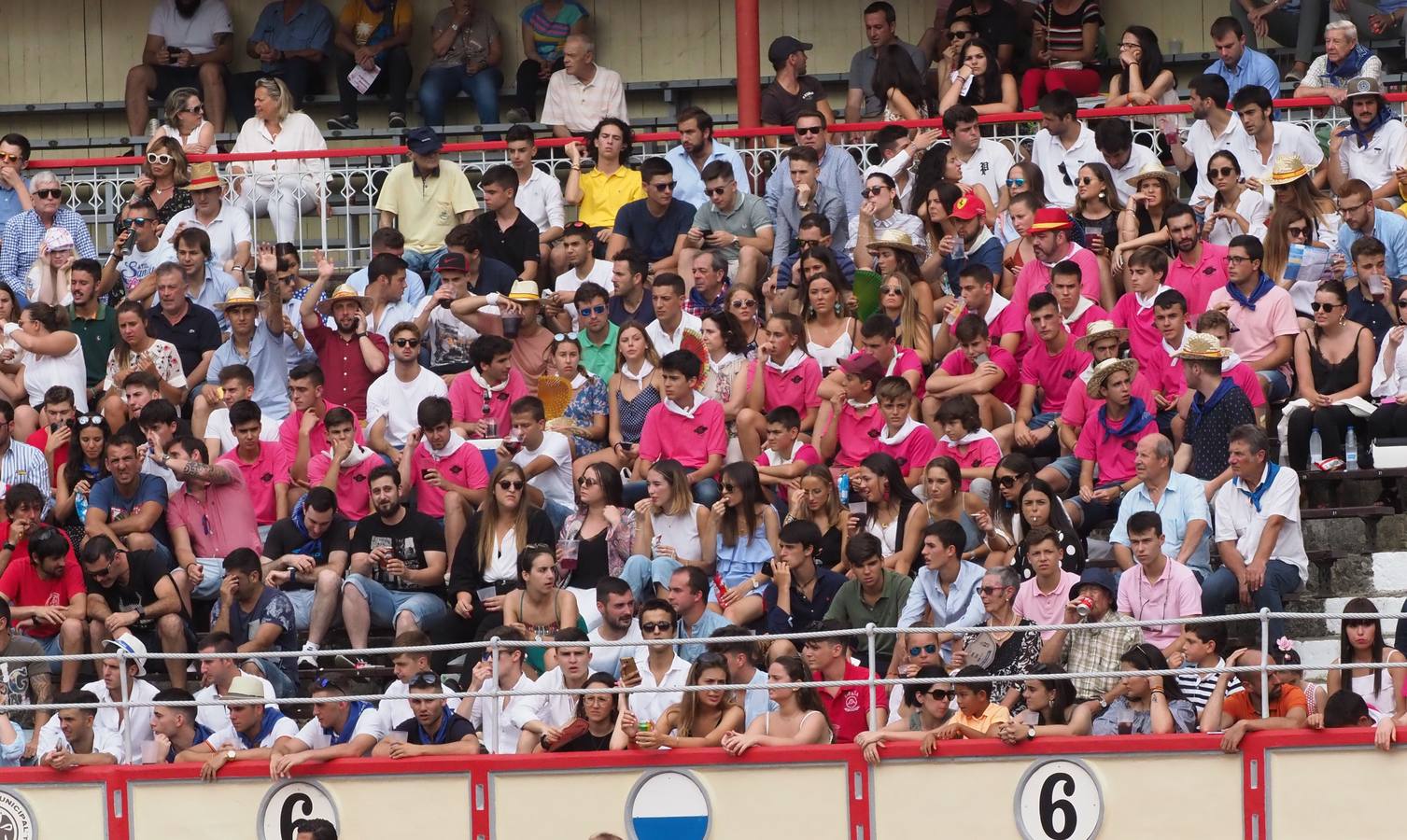 Fotos: Primera corrida de toros de la Feria de Santiago 2018