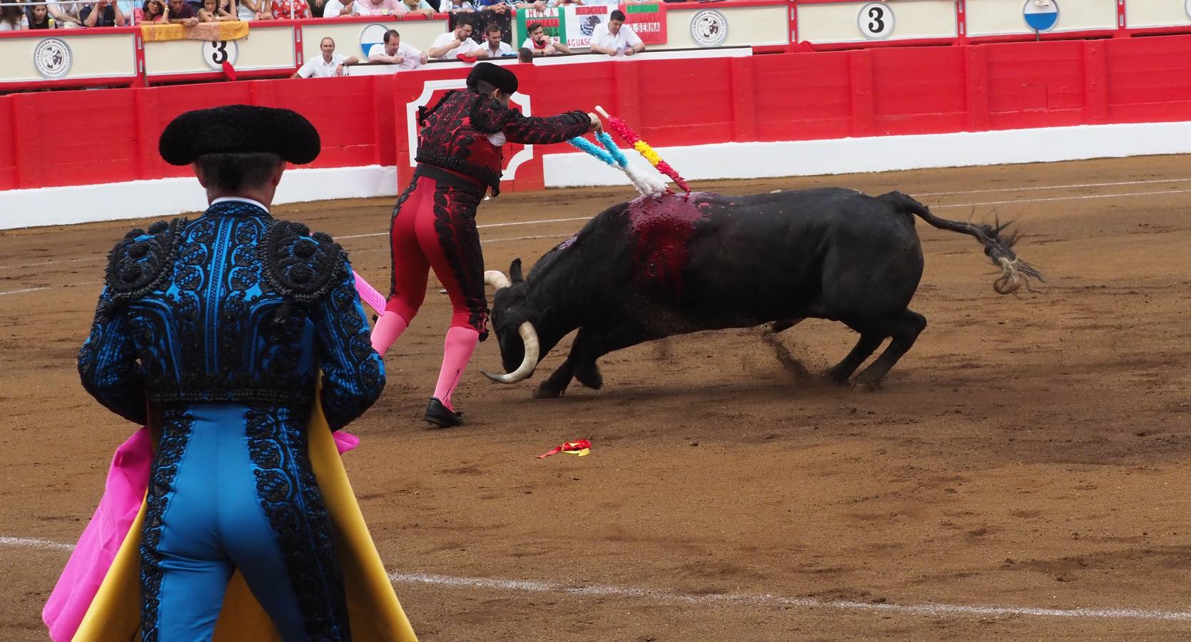 Fotos: Primera corrida de toros de la Feria de Santiago 2018