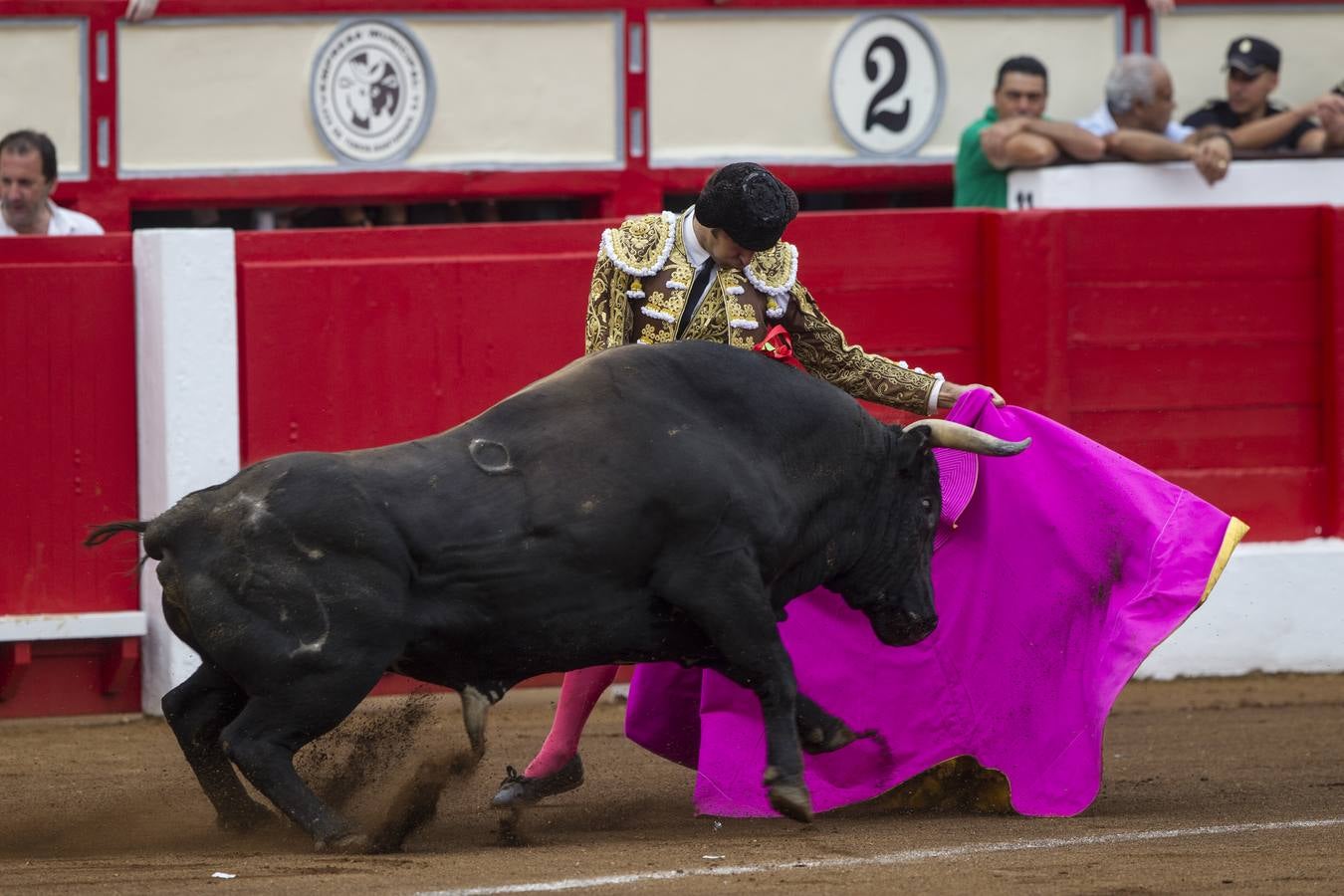 Fotos: Perera sale por la puerta grande en la segunda corrida de toros de la Feria de Santiago