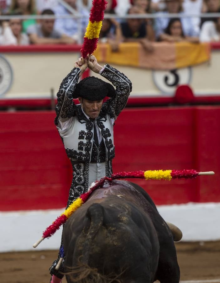 Fotos: Perera sale por la puerta grande en la segunda corrida de toros de la Feria de Santiago