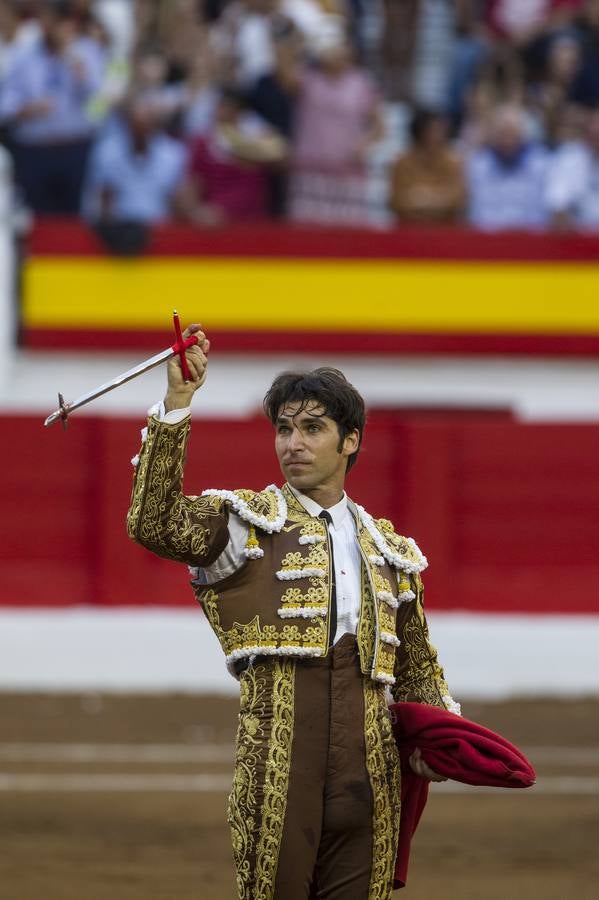 Fotos: Perera sale por la puerta grande en la segunda corrida de toros de la Feria de Santiago