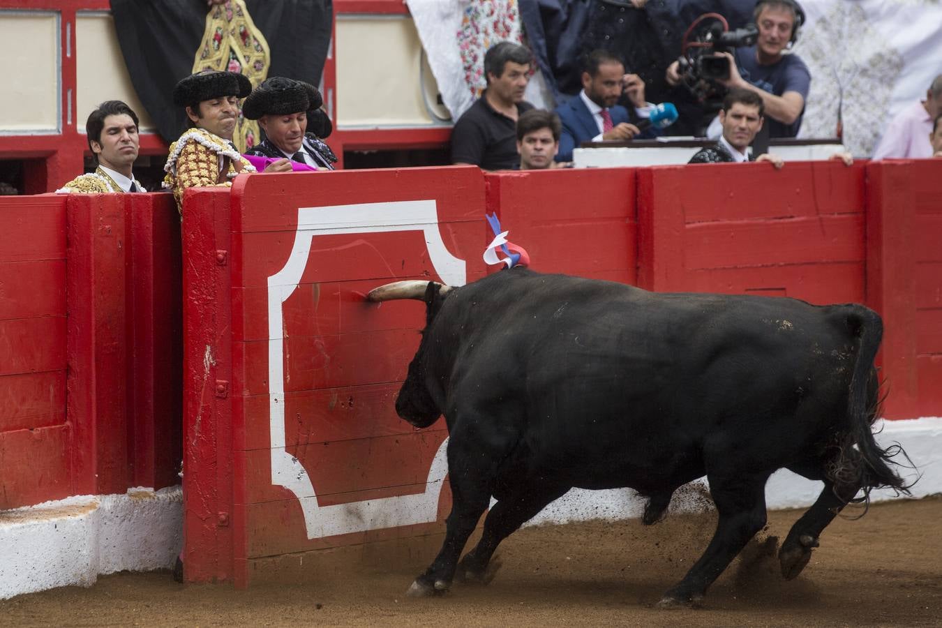 Fotos: Perera sale por la puerta grande en la segunda corrida de toros de la Feria de Santiago