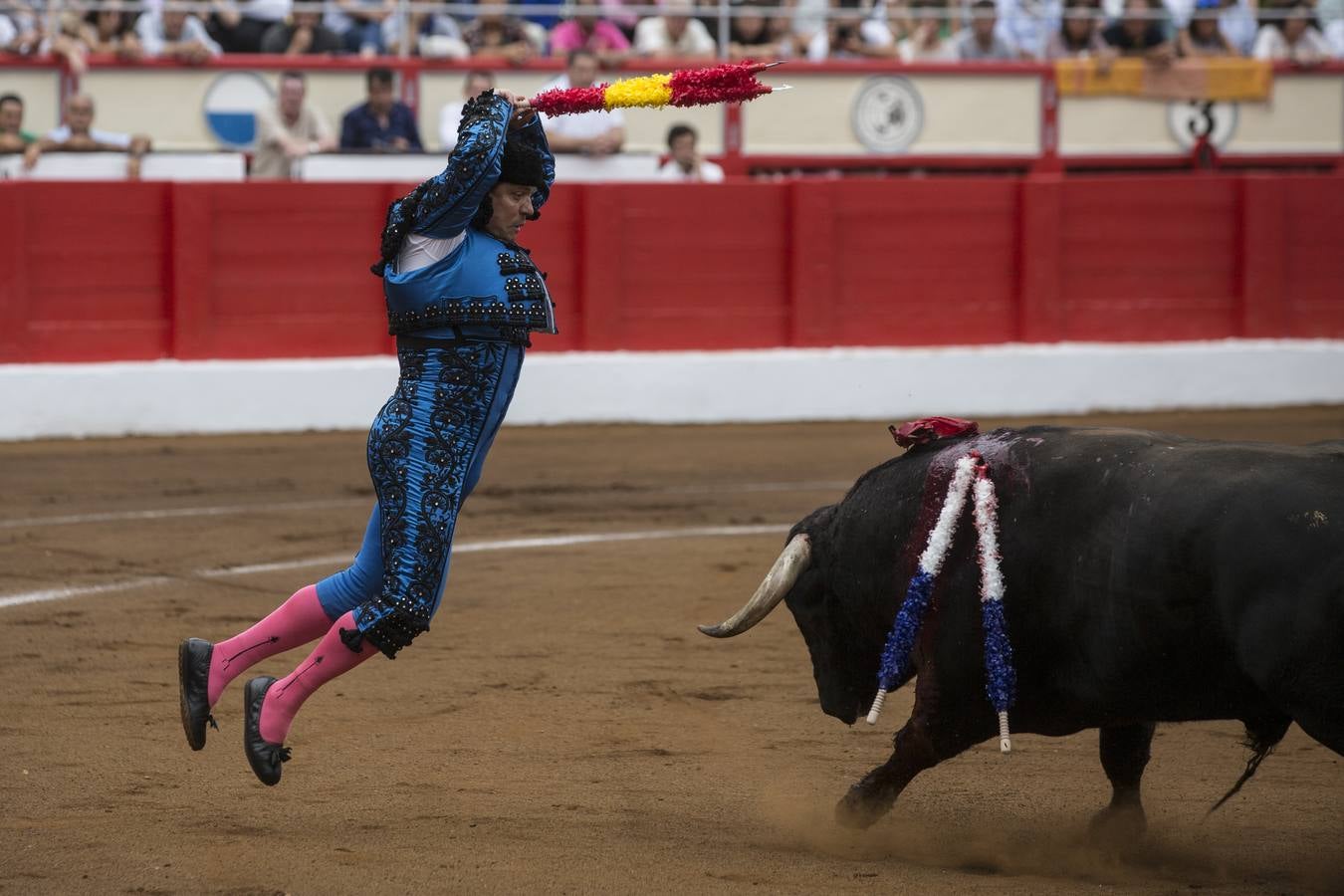 Fotos: Perera sale por la puerta grande en la segunda corrida de toros de la Feria de Santiago