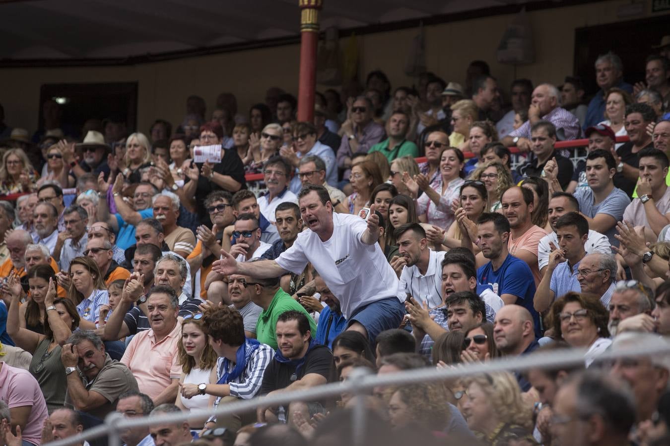 Fotos: Perera sale por la puerta grande en la segunda corrida de toros de la Feria de Santiago