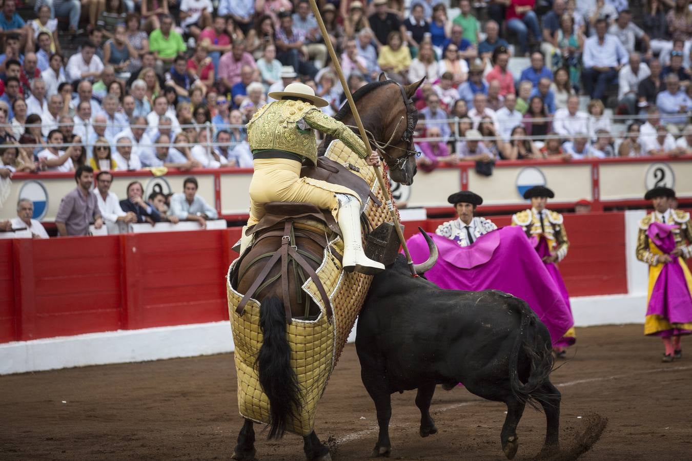 Fotos: Perera sale por la puerta grande en la segunda corrida de toros de la Feria de Santiago