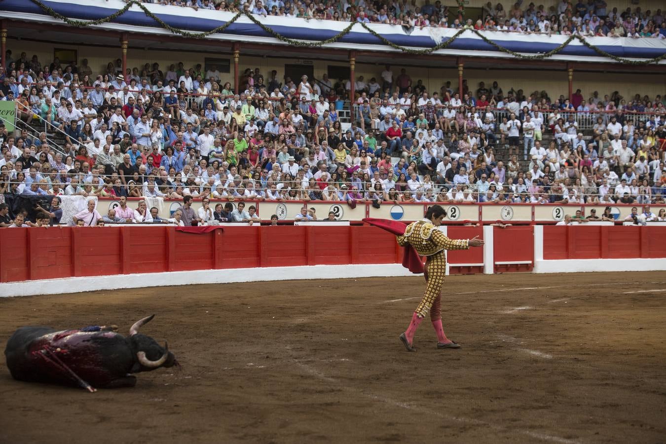 Fotos: Perera sale por la puerta grande en la segunda corrida de toros de la Feria de Santiago