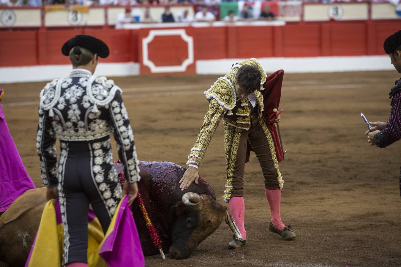 Fotos: Perera sale por la puerta grande en la segunda corrida de toros de la Feria de Santiago