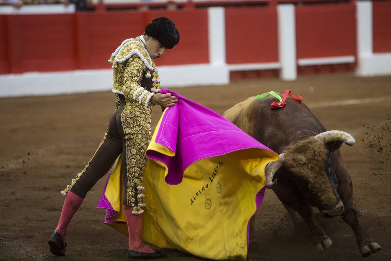 Fotos: Perera sale por la puerta grande en la segunda corrida de toros de la Feria de Santiago