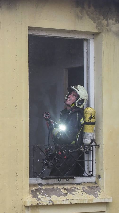 Fotos: Incendio en la calle San Sebastián de Santander