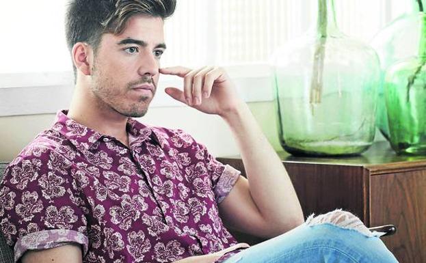 Roi Méndez: «En Cantabria interpretaré temas inéditos de mi primer disco»