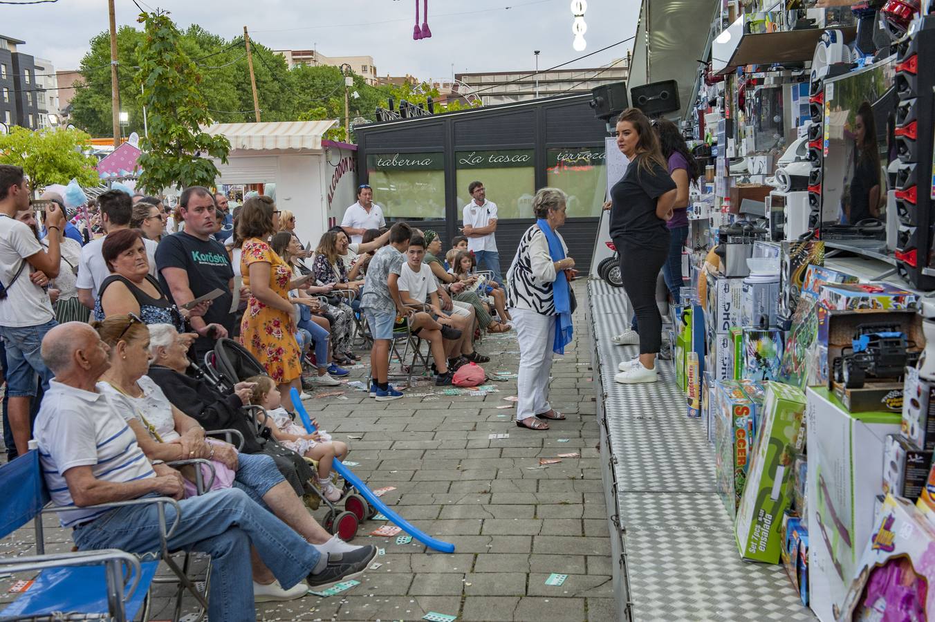 Frenesí, algodón de azúcar y reguetón dan vida a las tradicionales ferias un verano más