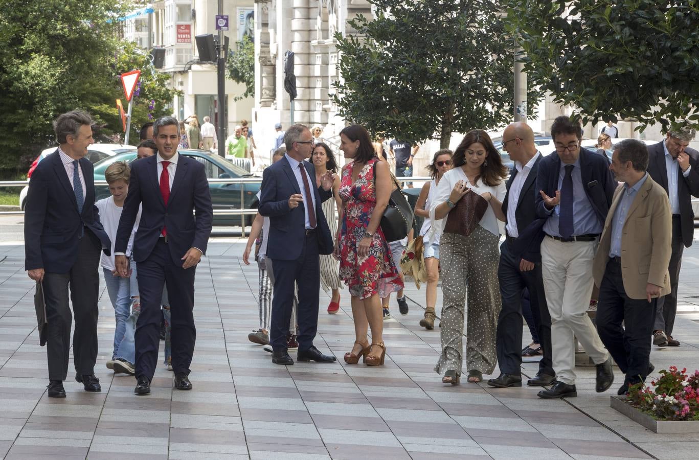 César Díaz, concejal de Urbanismo; Ricardo Martí, presidente del patronato del Museo; Manuel Borja-Villel, director del Reina Sofía; Pablo Zuloaga, delegado del Gobierno; José Guirao, ministro de Cultura; Gema Igual, alcaldesa de Santander; José María Lafuente, artífice del Archivo; y Míriam Díaz, concejala de Cultura.