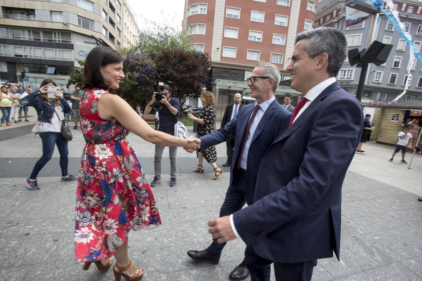 César Díaz, concejal de Urbanismo; Ricardo Martí, presidente del patronato del Museo; Manuel Borja-Villel, director del Reina Sofía; Pablo Zuloaga, delegado del Gobierno; José Guirao, ministro de Cultura; Gema Igual, alcaldesa de Santander; José María Lafuente, artífice del Archivo; y Míriam Díaz, concejala de Cultura.