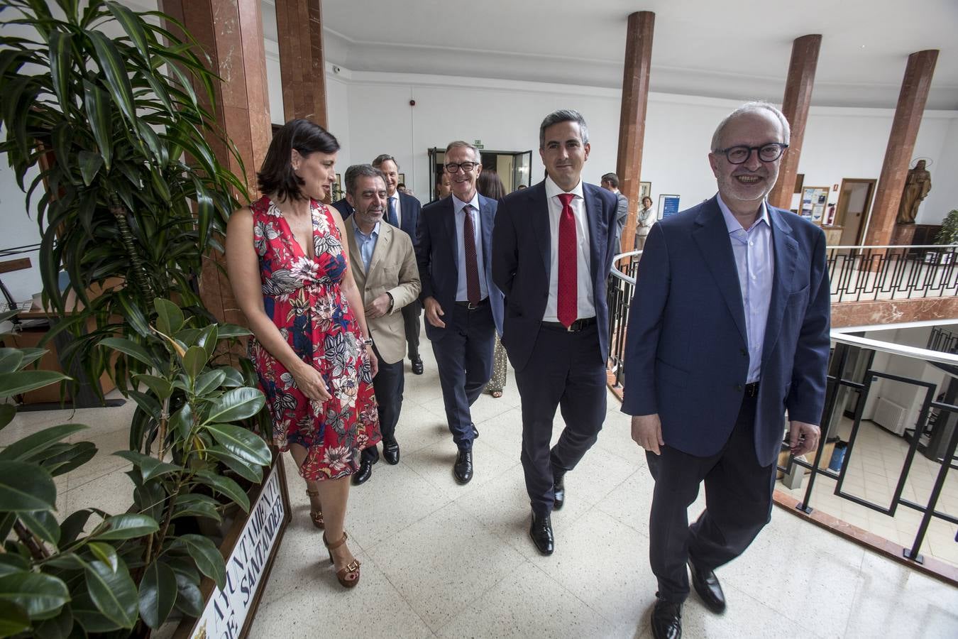 César Díaz, concejal de Urbanismo; Ricardo Martí, presidente del patronato del Museo; Manuel Borja-Villel, director del Reina Sofía; Pablo Zuloaga, delegado del Gobierno; José Guirao, ministro de Cultura; Gema Igual, alcaldesa de Santander; José María Lafuente, artífice del Archivo; y Míriam Díaz, concejala de Cultura.