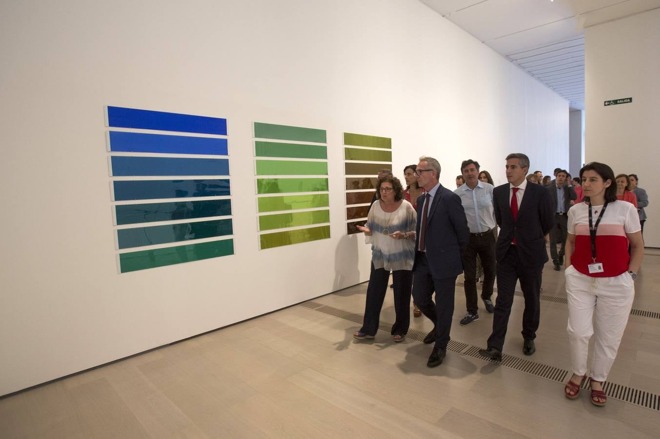 El ministro de Cultura, José Guirao, aprovechó su desplazamiento a Santander para visitar el Centro Botín. Tras firmar el convenio del Reina Sofía-Archivo Lafuente se acercó al edificio de Renzo Piano, donde fue recibido por el director de la Fundación Botín, Íñigo Sáenz de Miera, y la directora ejecutiva del Centro, Fátima Sánchez. 