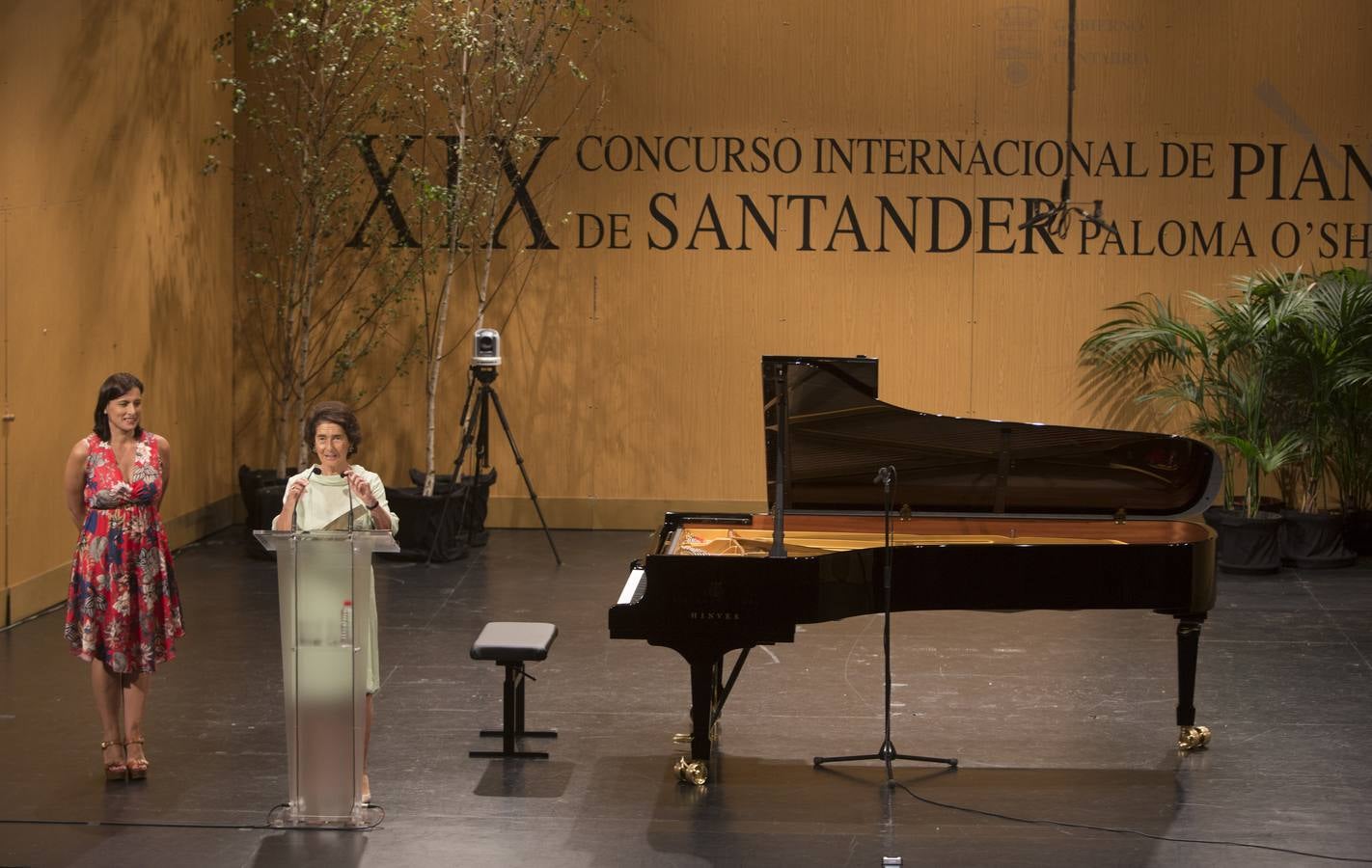 Imágenes de la inauguración del certamen, de los miembros del jurado y de los veinte participantes en el Concurso de Piano