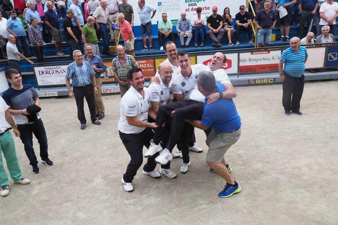 Peñacastillo inaugura un nuevo tiempo. La peña llamada a dominar los próximos años en los bolos anticipa su dominio al vencer en una temporada que ha significado el fin de la hegemonía de Hermanos Borbolla