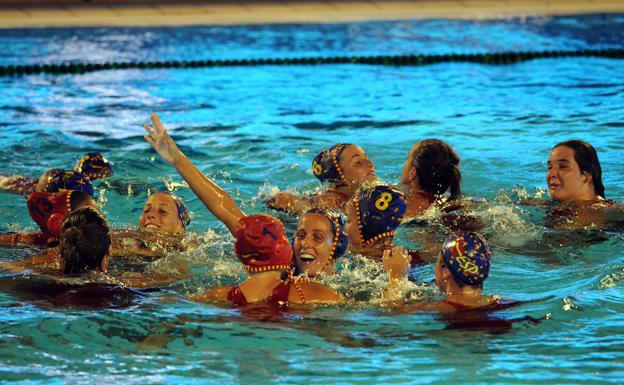 Las jugadoras de la selección española celebran el bronce. 