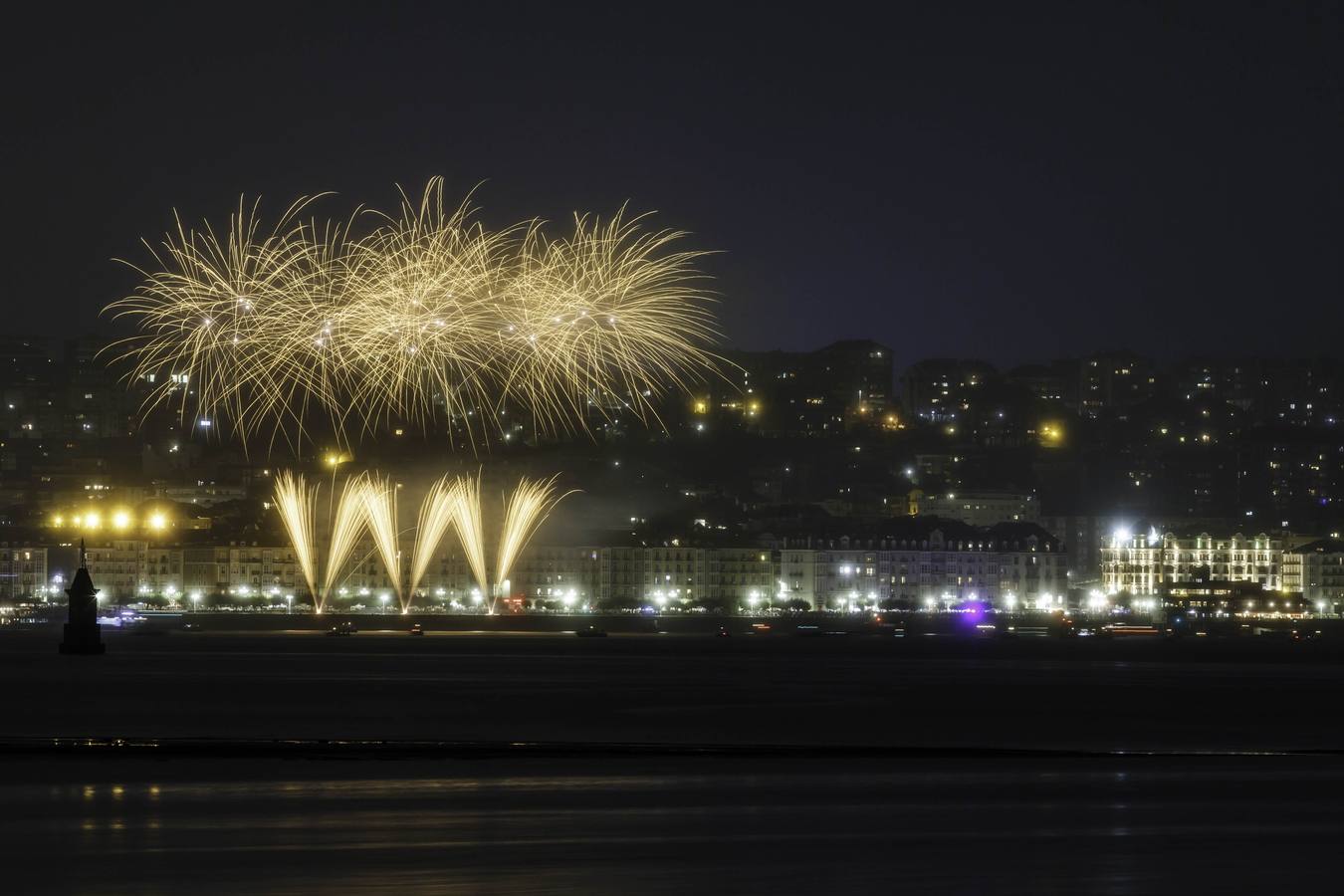 Fotos: Fuegos sobre el muelle