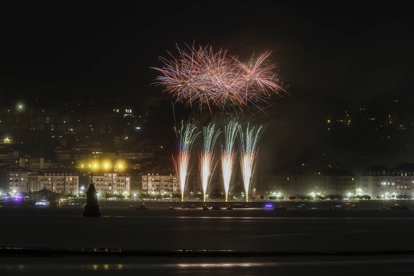 Fotos: Fuegos sobre el muelle