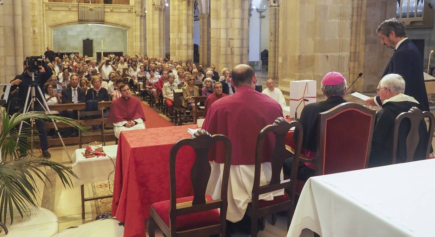 El obispo de Santander, Manuel Sáchez Monge, preside en la Catedral de Santander el acto oficial de la clausura del proceso abierto, en lo concerniente al ámbito de la Diócesis, para declarar a 79 mártires de persecución religiosa «por no renunciar a su fe» durante el primer año de la Guerra Civil española.