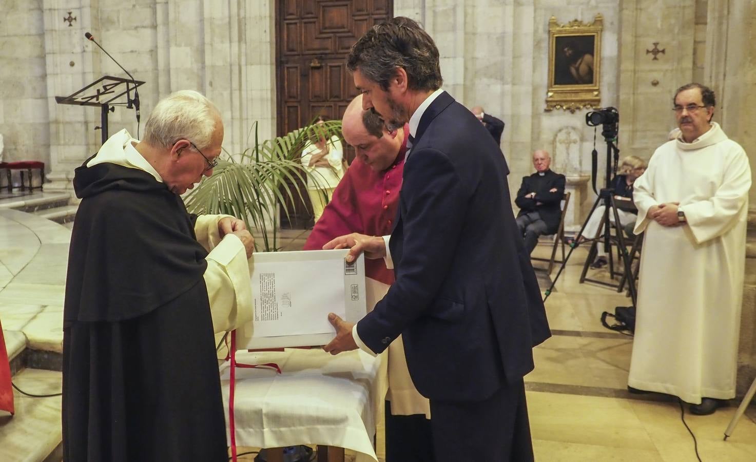 El obispo de Santander, Manuel Sáchez Monge, preside en la Catedral de Santander el acto oficial de la clausura del proceso abierto, en lo concerniente al ámbito de la Diócesis, para declarar a 79 mártires de persecución religiosa «por no renunciar a su fe» durante el primer año de la Guerra Civil española.