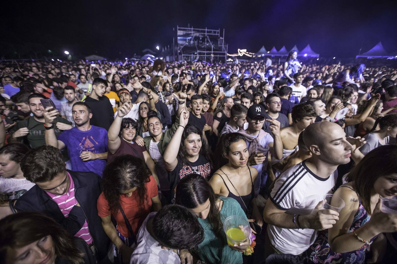 Fotos: Indignación en La Campa por la cancelación del concierto de David Guetta