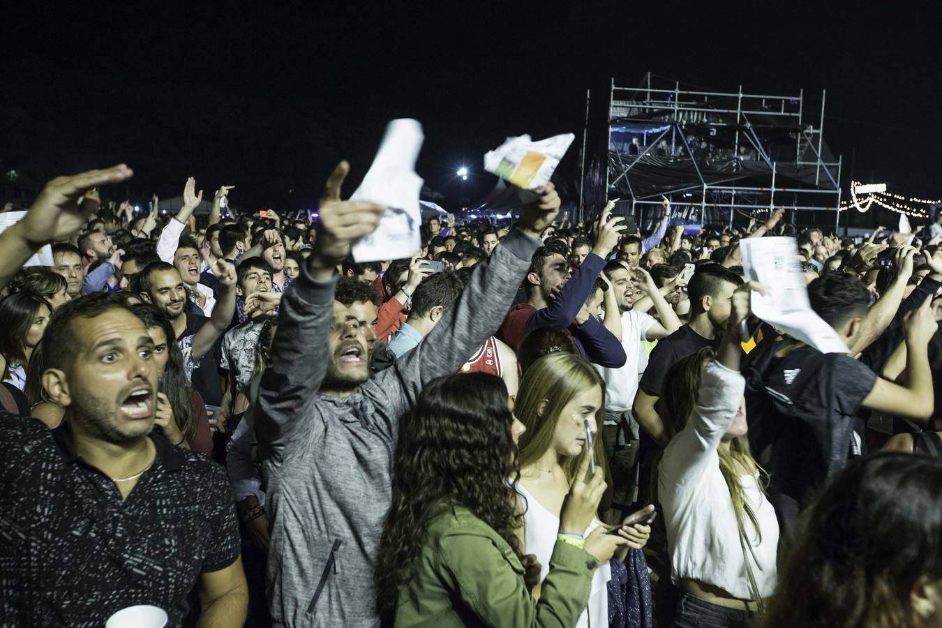 Fotos: Indignación en La Campa por la cancelación del concierto de David Guetta