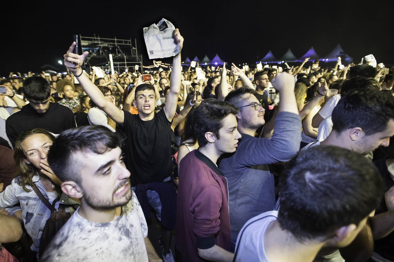 Fotos: Indignación en La Campa por la cancelación del concierto de David Guetta