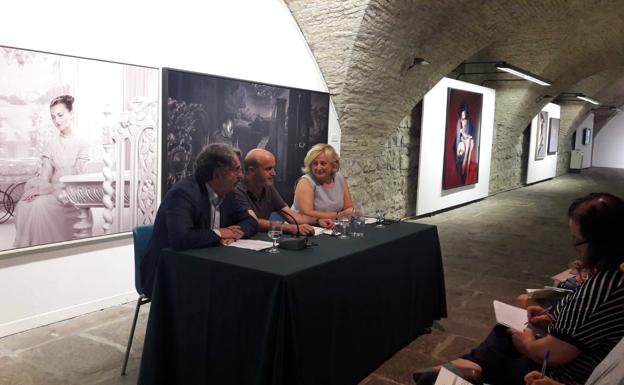 Jaime Sordo, en primer término, durante la presentación en la Ciudadela de Pamplona.