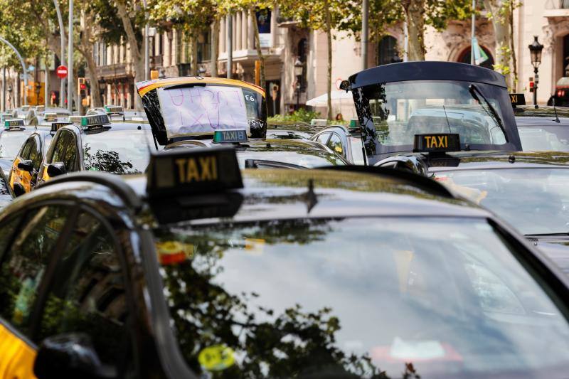 Ayer en Barcelona los taxistas colapsaron el centro de la capital catalana.