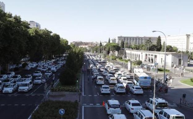 Fomento pide al taxi que levante los paros tras una propuesta «ambiciosa»