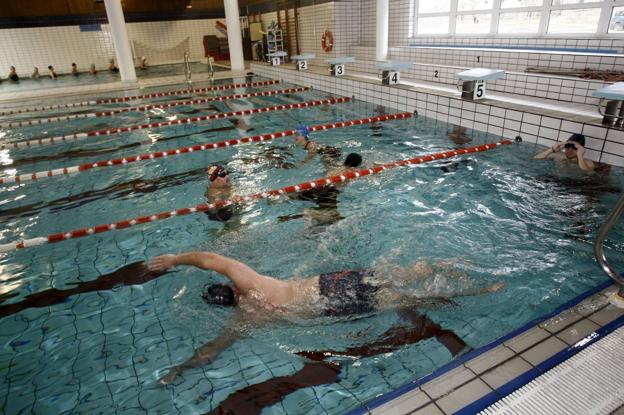 El cambio en la Ordenanza Fiscal afectará a las instalaciones deportivas de la ciudad como las piscinas cubiertas. 