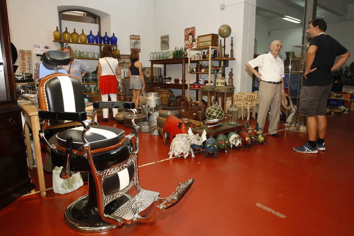 Más de 90 expositores de cinco países y 10 comunidades autónomas, y más de 42.000 objetos vintage, retro, almoneda y antigüedades en la XIX Feria Desembalaje Cantabria