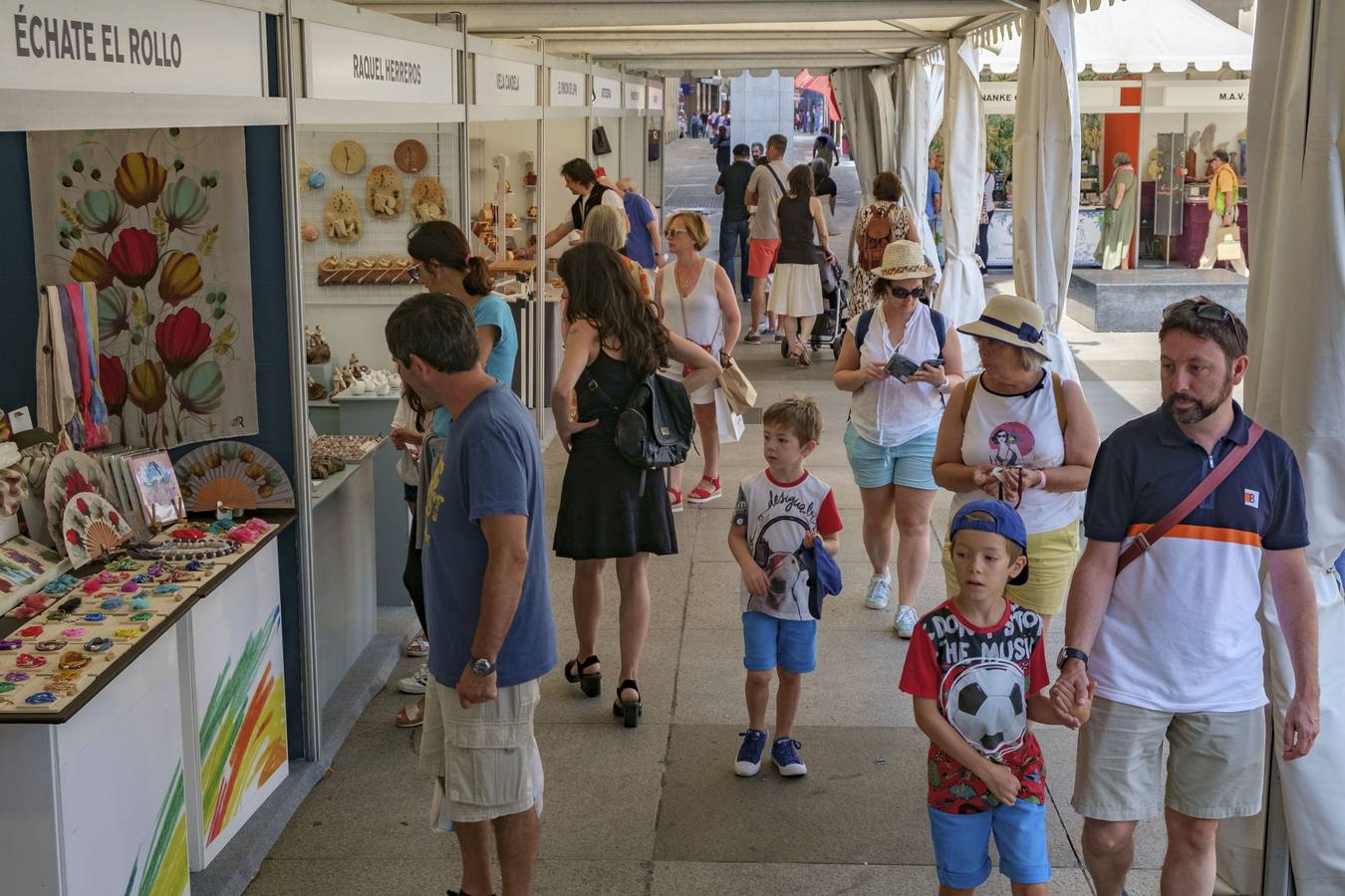 Fotos: La Feria de Artesanía de Santander reúne en La Porticada 34 puestos