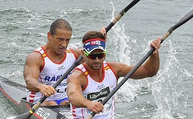 El cántabro Julio Martínez (detrás) y el leonés Julián Becerro, en el Descenso del pasado año.