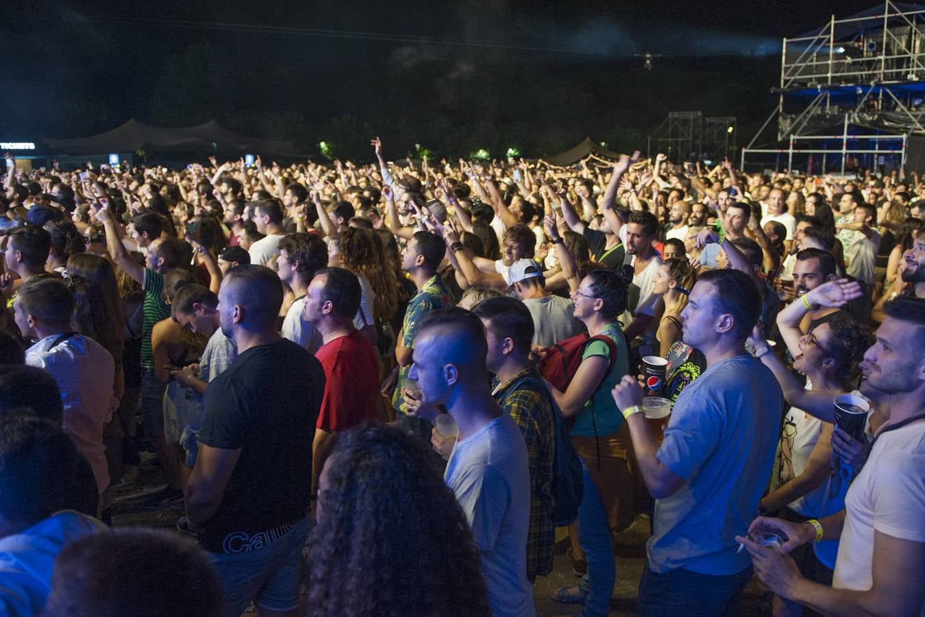 Asistentes al concierto de este viernes en la Campa de La Magdalena.