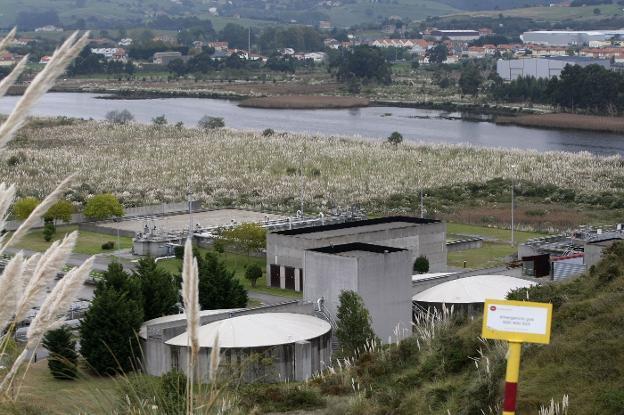 La depuradora de Vuelta Ostrera, con sentencia de demolición, se ubica en Cortiguera.