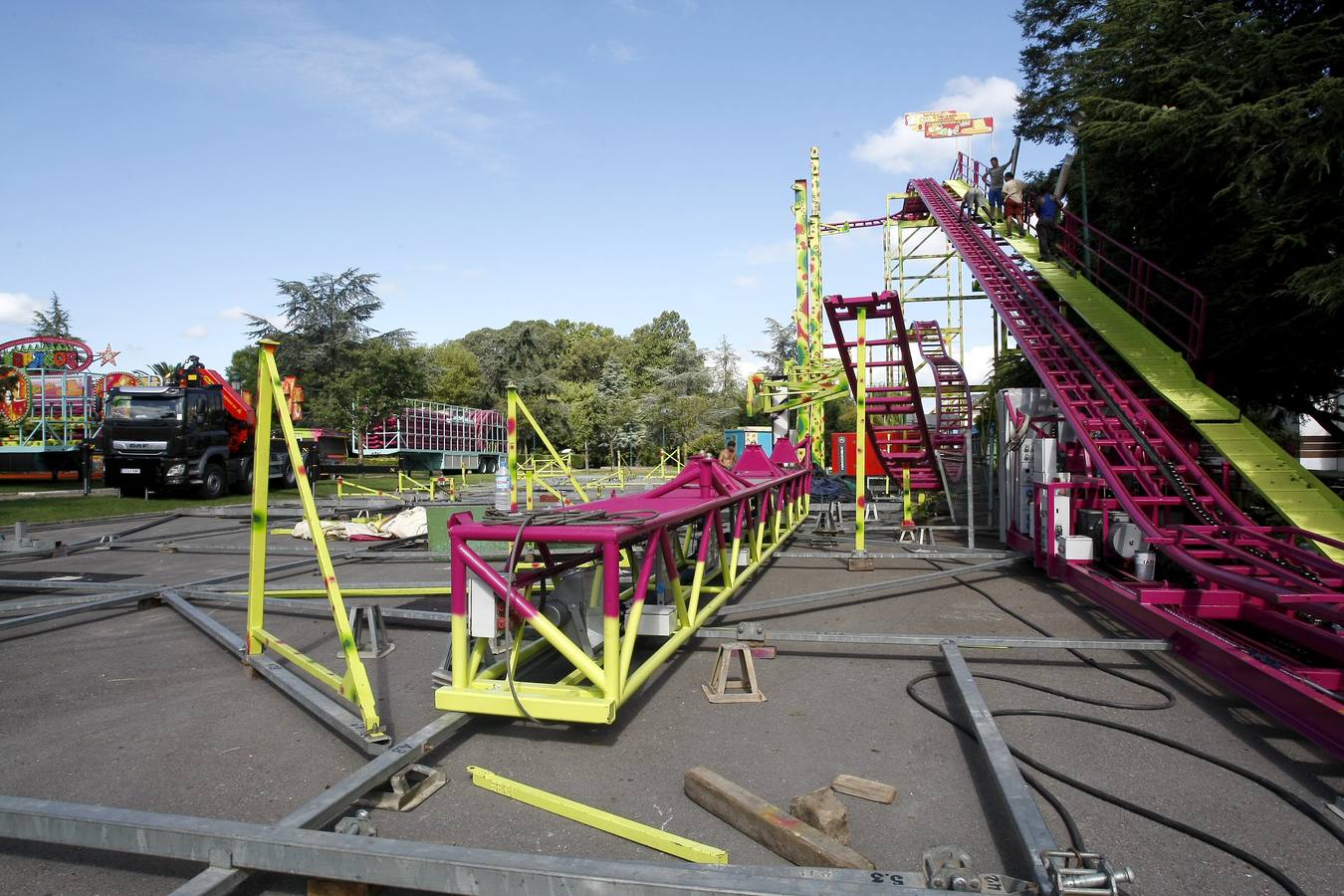 Fotos: Las fiestas de la &#039;Patrona&#039; van tomando forma en Torrelavega