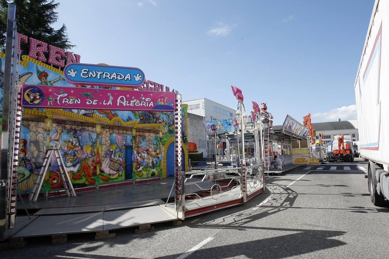 Fotos: Las fiestas de la &#039;Patrona&#039; van tomando forma en Torrelavega