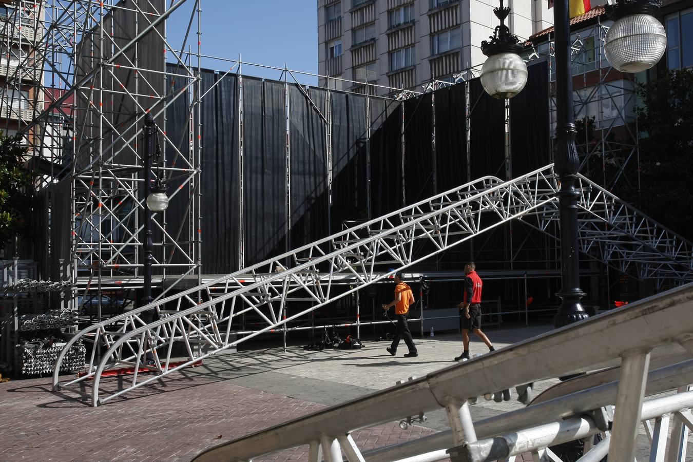 Fotos: Las fiestas de la &#039;Patrona&#039; van tomando forma en Torrelavega