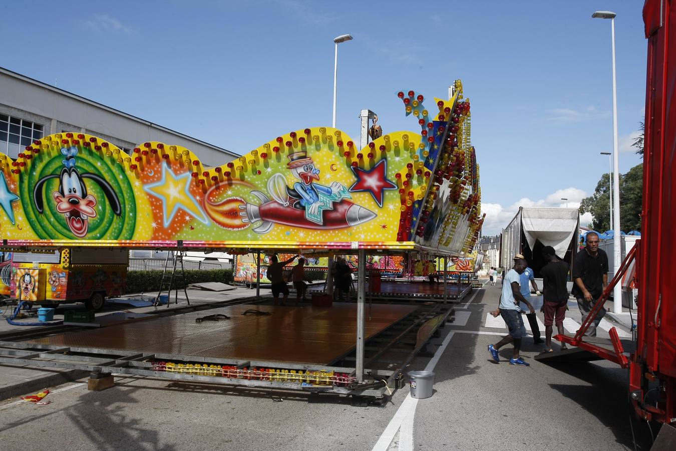 Fotos: Las fiestas de la &#039;Patrona&#039; van tomando forma en Torrelavega