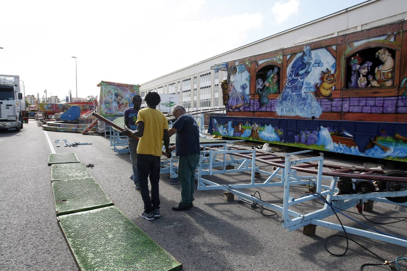 Fotos: Las fiestas de la &#039;Patrona&#039; van tomando forma en Torrelavega