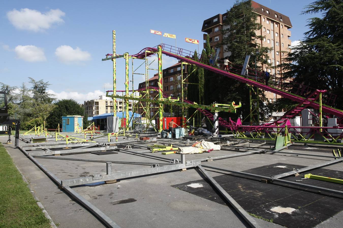 Fotos: Las fiestas de la &#039;Patrona&#039; van tomando forma en Torrelavega