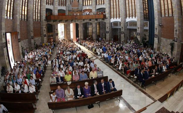 La iglesia volverá a llenarse este año, como el pasado, tanto en la víspera del Día Grande, como el 15 de agosto, los días centrales de los actos religiosos en honor a La Patrona.